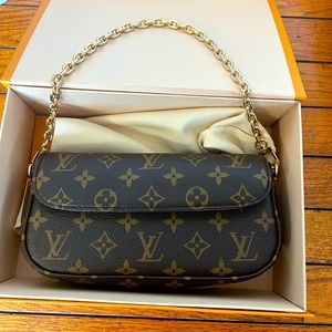 (NEW) Wallet on Chain Ivy M81911